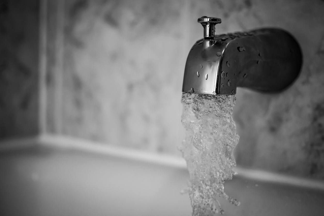 How to Fix a Leaky Tub Spout: Common Causes & When to Call a Plumber